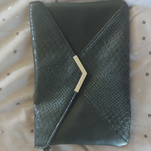 Express snake print envelope wristlit - Picture 2 of 5